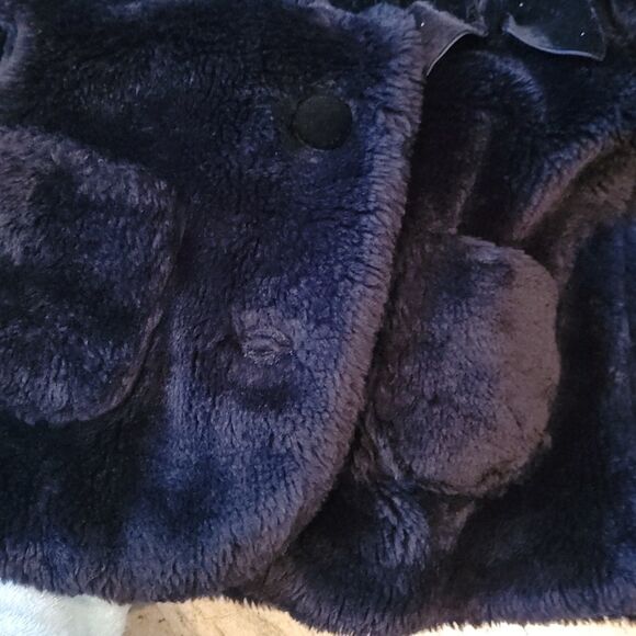 18 month black cozy furry jacket 🖤❤ - Picture 4 of 9
